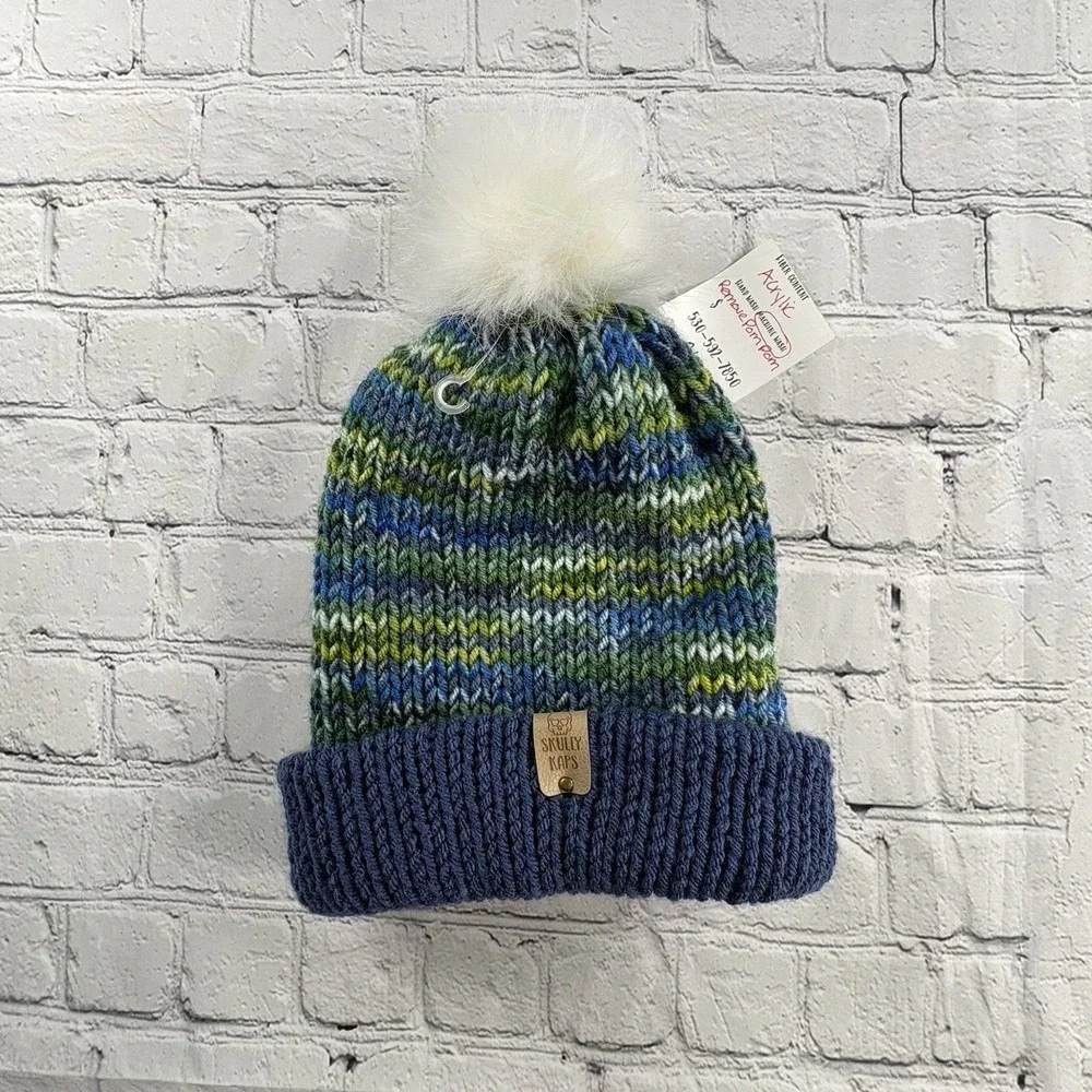 NWT Skully Caps handmade acrylic beanie pom pom